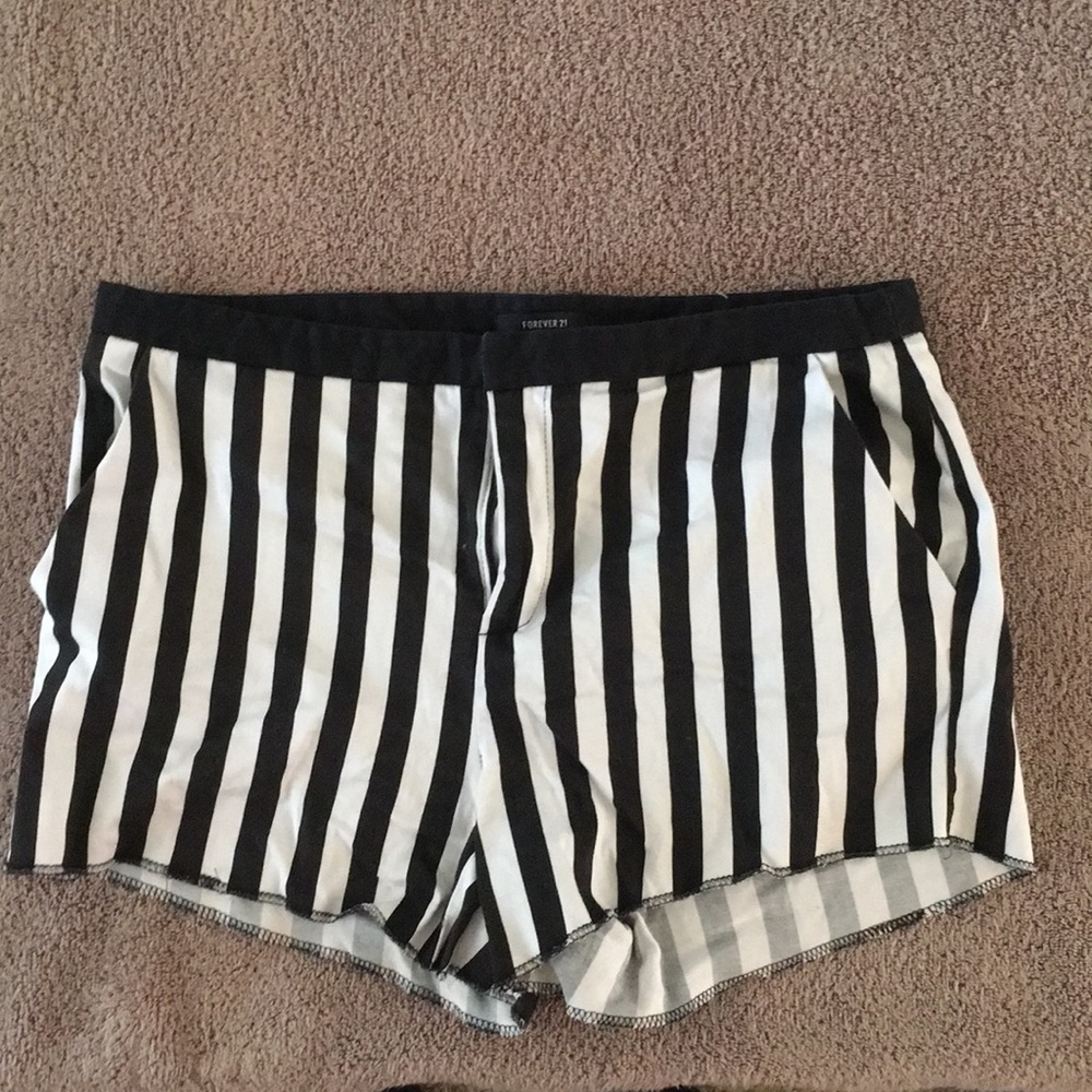Comfy casual shorts with pockets